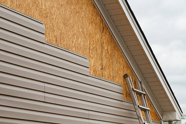 Professional Emergency Siding Repair technician working in North, SC